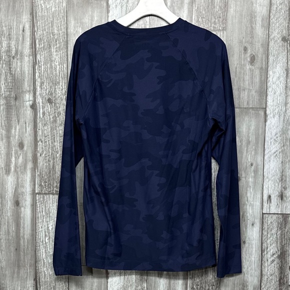 Rhône Reign Long Sleeve Top in Blue Camo NWT [P15] - Picture 3 of 9